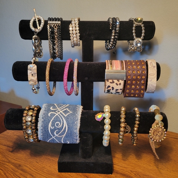 Jewelry - 18 bracelets for one price